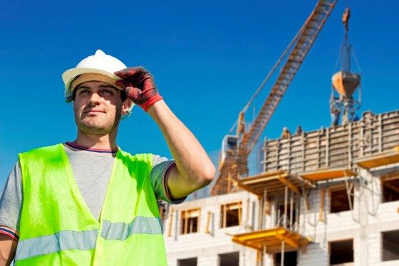 Man-with-relfective-vest-infront-of-construction-site.jpg White Card Melbourne